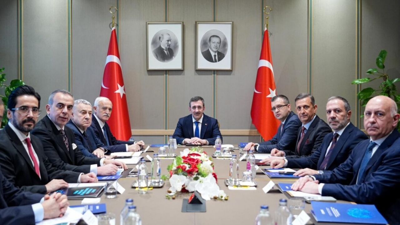 Cevdet Yılmaz, DEİK Başkanı Nail Olpak ve İş Konseyi Başkanlarıyla Ekonomik İlişkileri Geliştirmek İçin Bir Araya Geldi