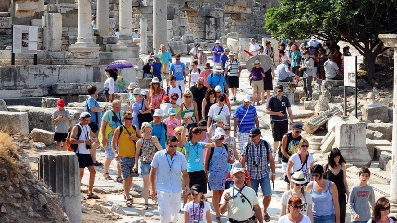 Türkiye'nin Turizm Gelirleri 2024'te Rekor Kırdı