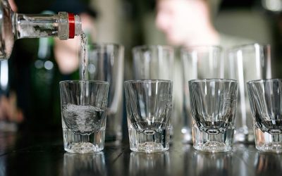 2025 Güncel Votka Fiyatları: Absolut, Smirnoff, Gilbey’s ve Daha Fazlası