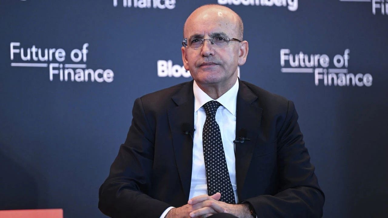 Mehmet Şimşek'ten Kredi ve Enflasyon Mesajı Merkez Bankası Sıkı Kalmaya Devam Etmeli