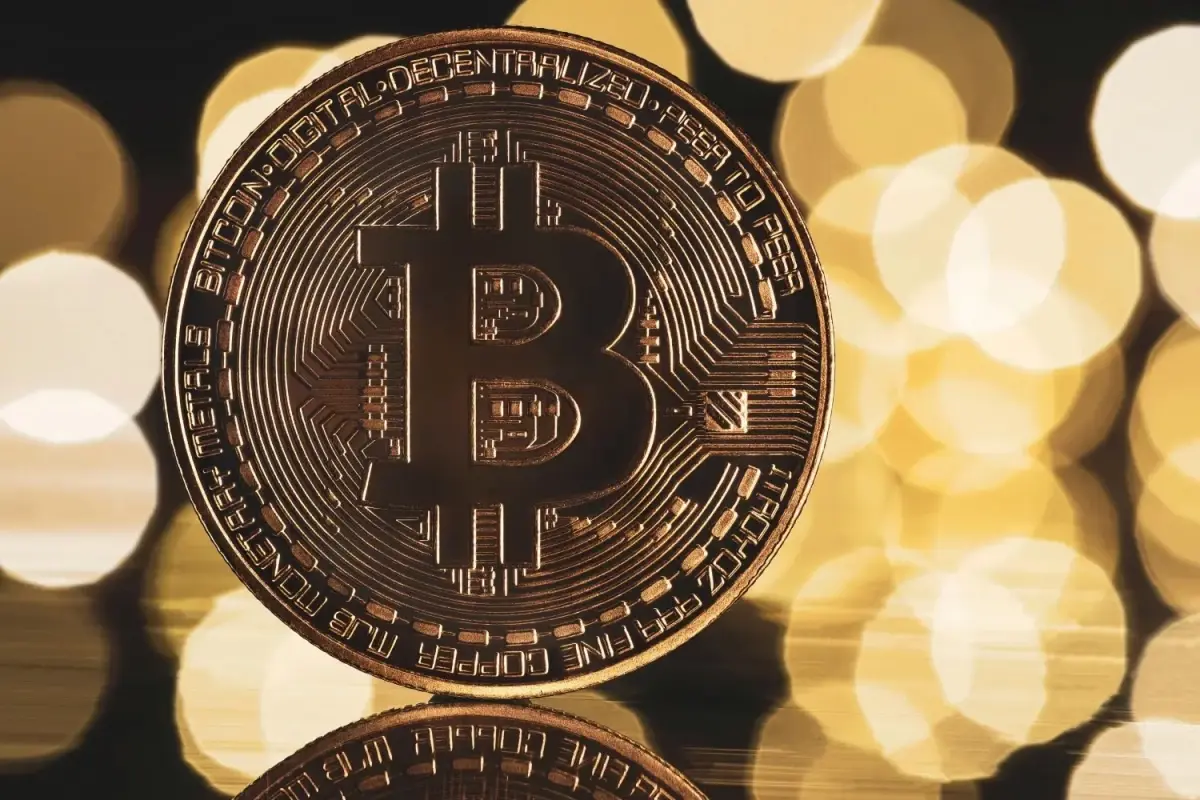 bitcoin-yatirimi-yapan-sirketin-hisse-senetleri-18406125_5882_amp.jpg