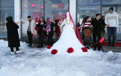 Karda Geline 1 Milyon Lira Değerinde Takı Hediye Ettiler