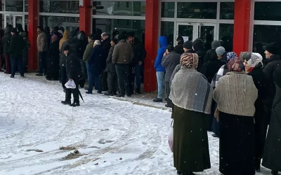 Kar Altında Saatlerce Bekleyerek Ucuz Et Satın Aldılar