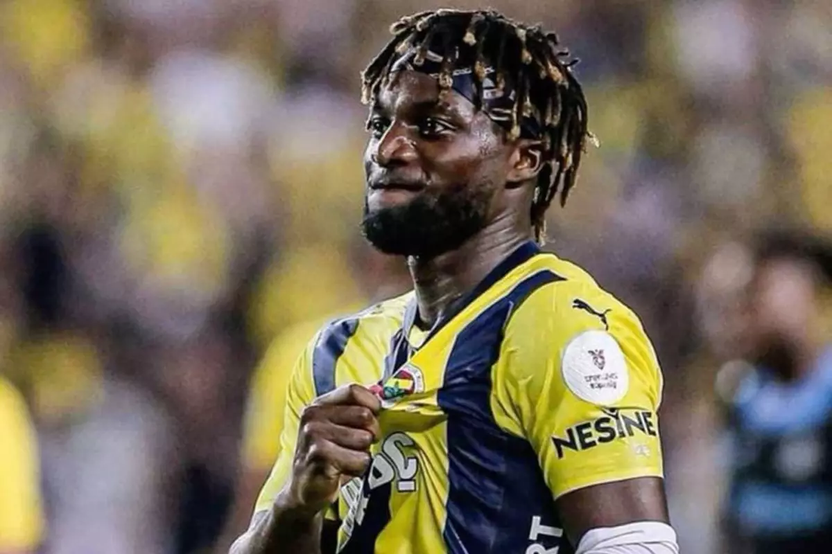 mourinho-yerden-yere-vurmustu-allan-saint-18468825_7038_amp.jpg