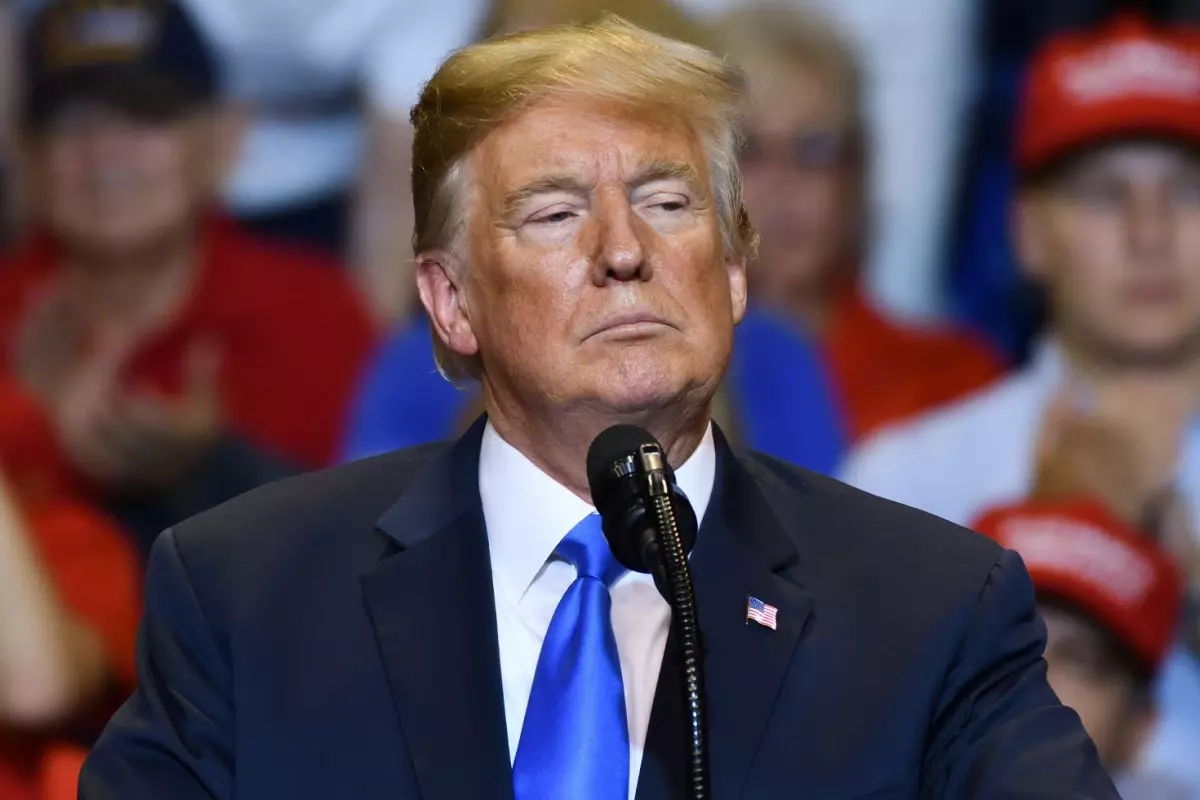 trump-tan-geri-adim-cep-telefonu-ve-18508099_380_amp.jpg