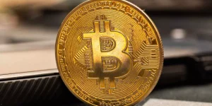 Bitcoin, yeni rekorunu kırarak 111 bin doları geçti