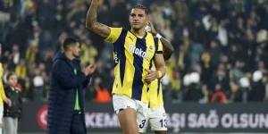 Fenerbahçe’nin yüksek ücretle transfer ettiği futbolcu saçını pembeye boyadı