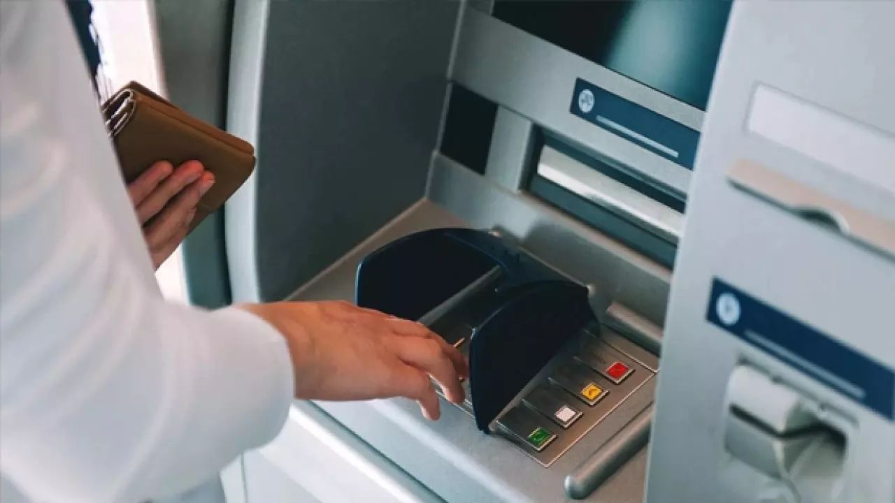 ATM Kullanıcılarına Yeni Güvenlik Kuralı Şifre Yenilemeden Para Çekilemeyecek!