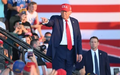 Trump, ABD tarihindeki en büyük vergi indirimini onayladı