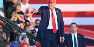Trump, ABD’nin en büyük vergi indirimi yasasını onayladı