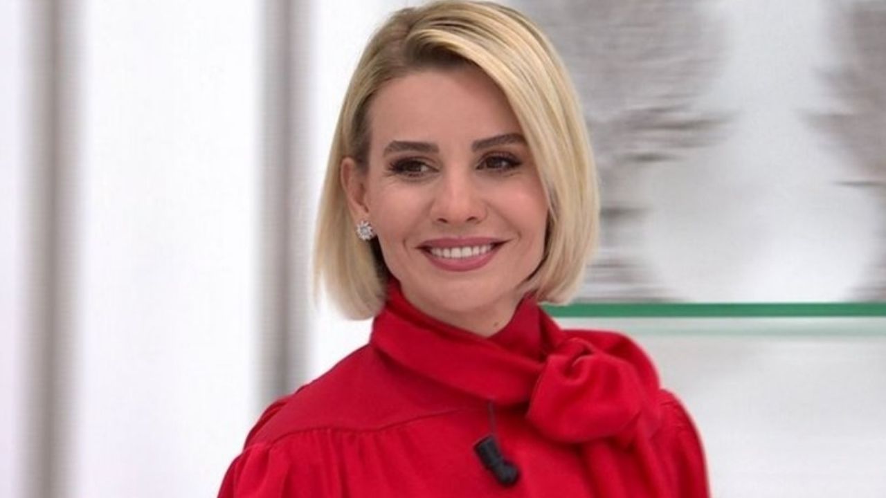 Esra Erol, trafikte gelin aracına para istedi!