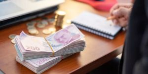Kredi Kartı Borcu İçin Ek Kredi Çekilir mi? Riskleri Nelerdir?