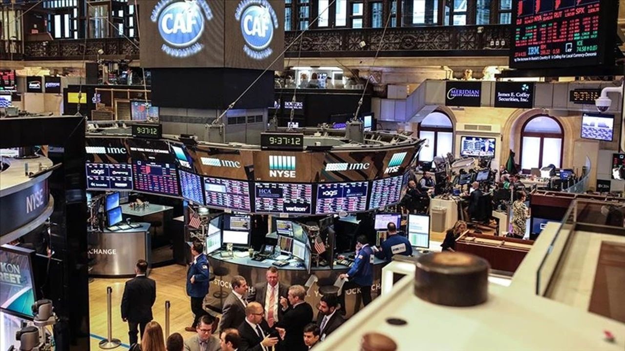 NY Borsası, Trump'ın Tarife ve Ekonomik Verilerle Düşüyor