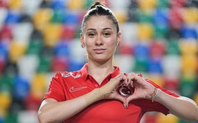 Aysel Önder Dünya Şampiyonasında Altın Kazandı ve Rekor Kırdı