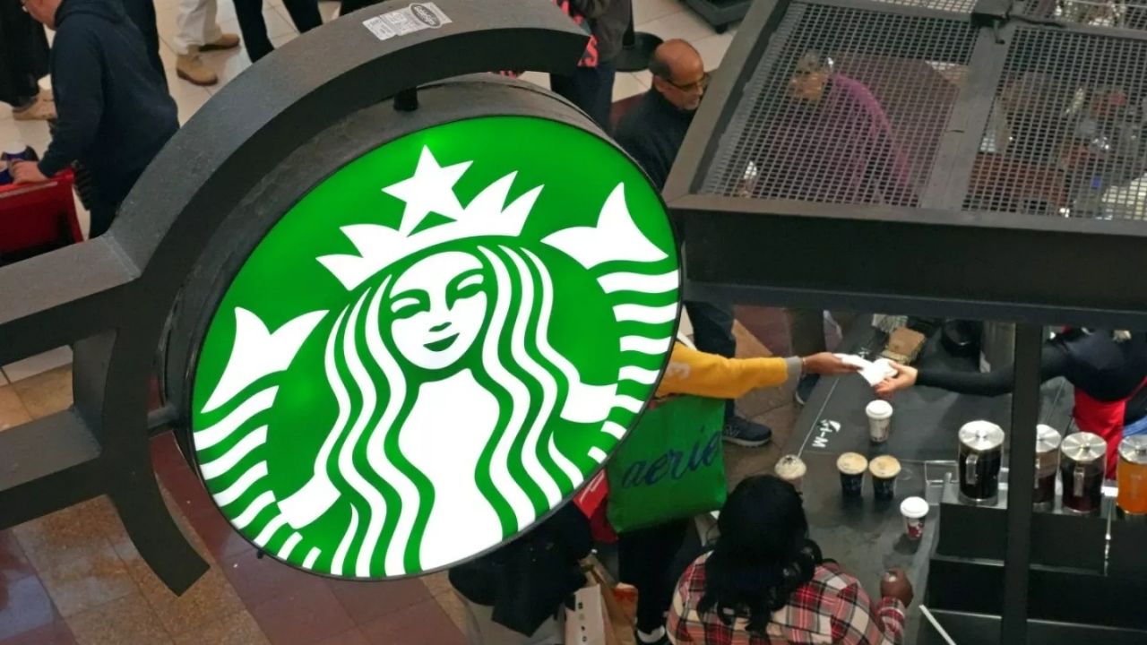 Starbucks, Kuzey Amerika'da Dükkanlarını Kapatıp Personel Sayısını Azaltacak