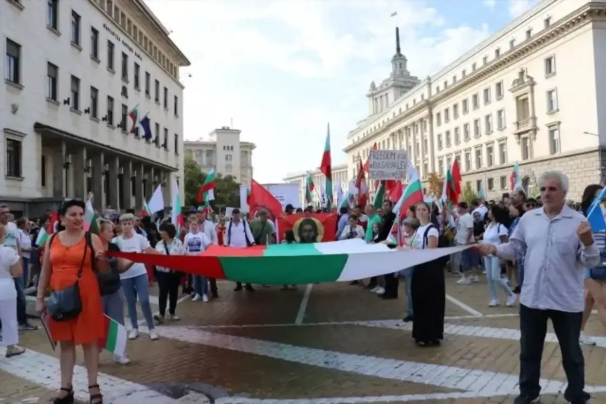 bulgaristan-da-euroya-gecis-karari-protesto-edildi-19045781_4768_amp.jpg