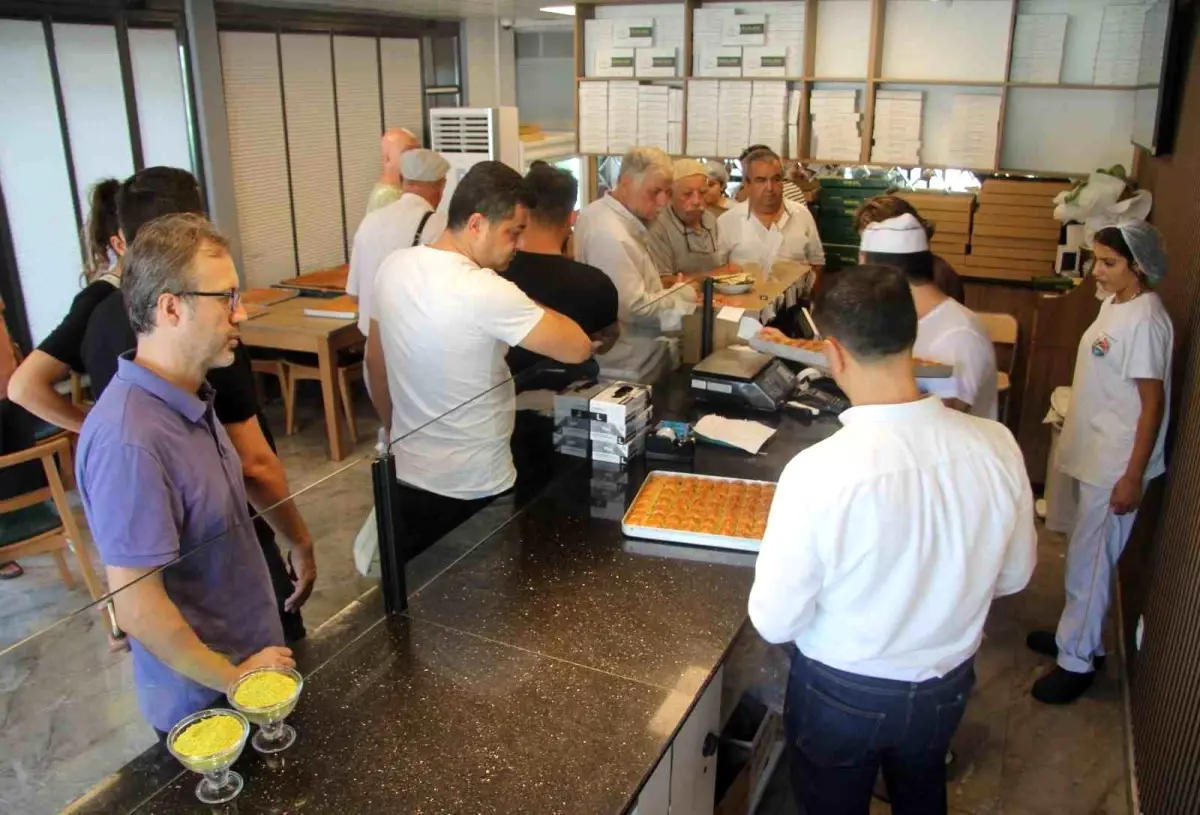 ogrencilerin-uygun-fiyata-urettigi-baklava-ic-19001349_amp.jpg