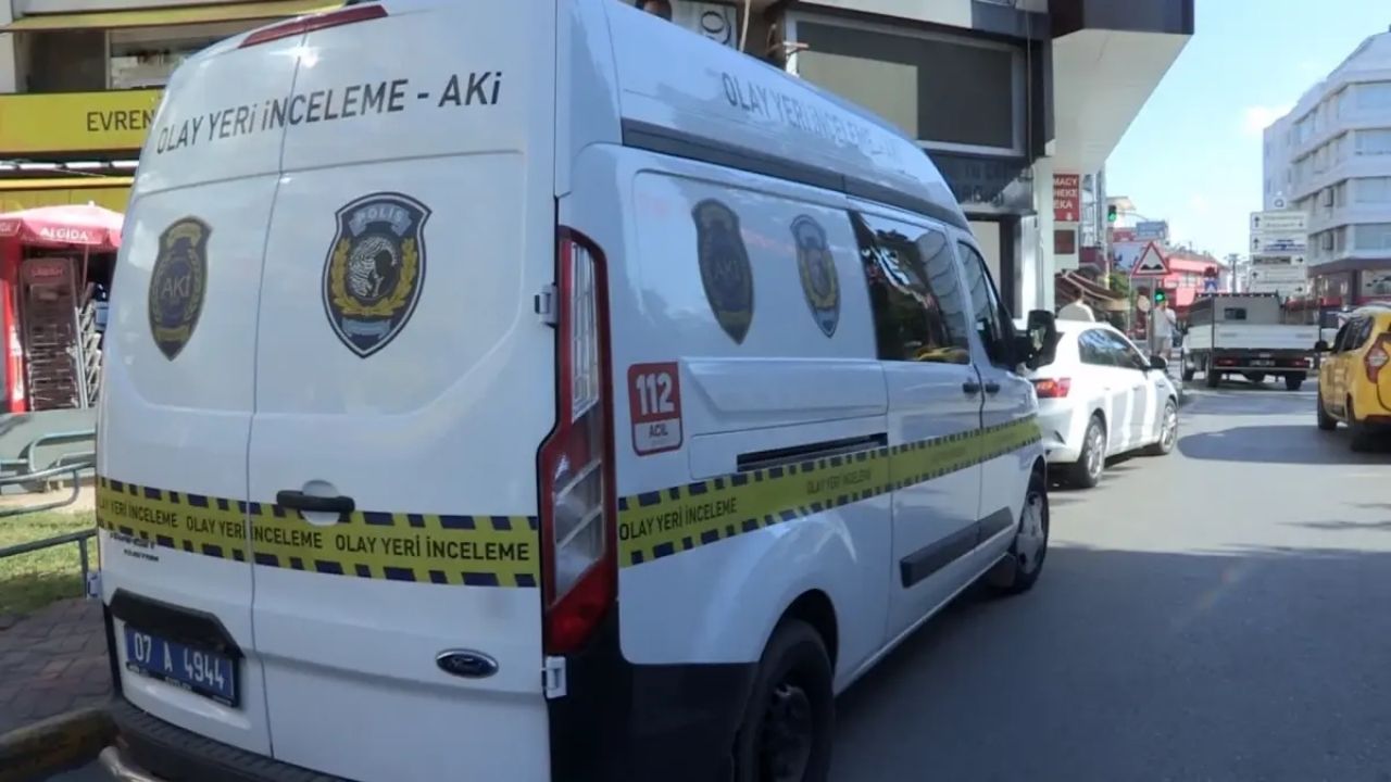 Antalya'da Kuyumcu Soygunu 4 Kilo Altın Çalındı
