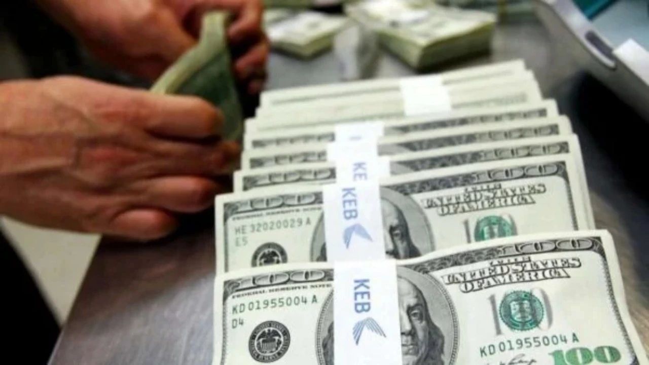 Ekonomistler Ağustos 2025 CİH'da 5.5 Milyar Dolar Fazla Öngörüyor