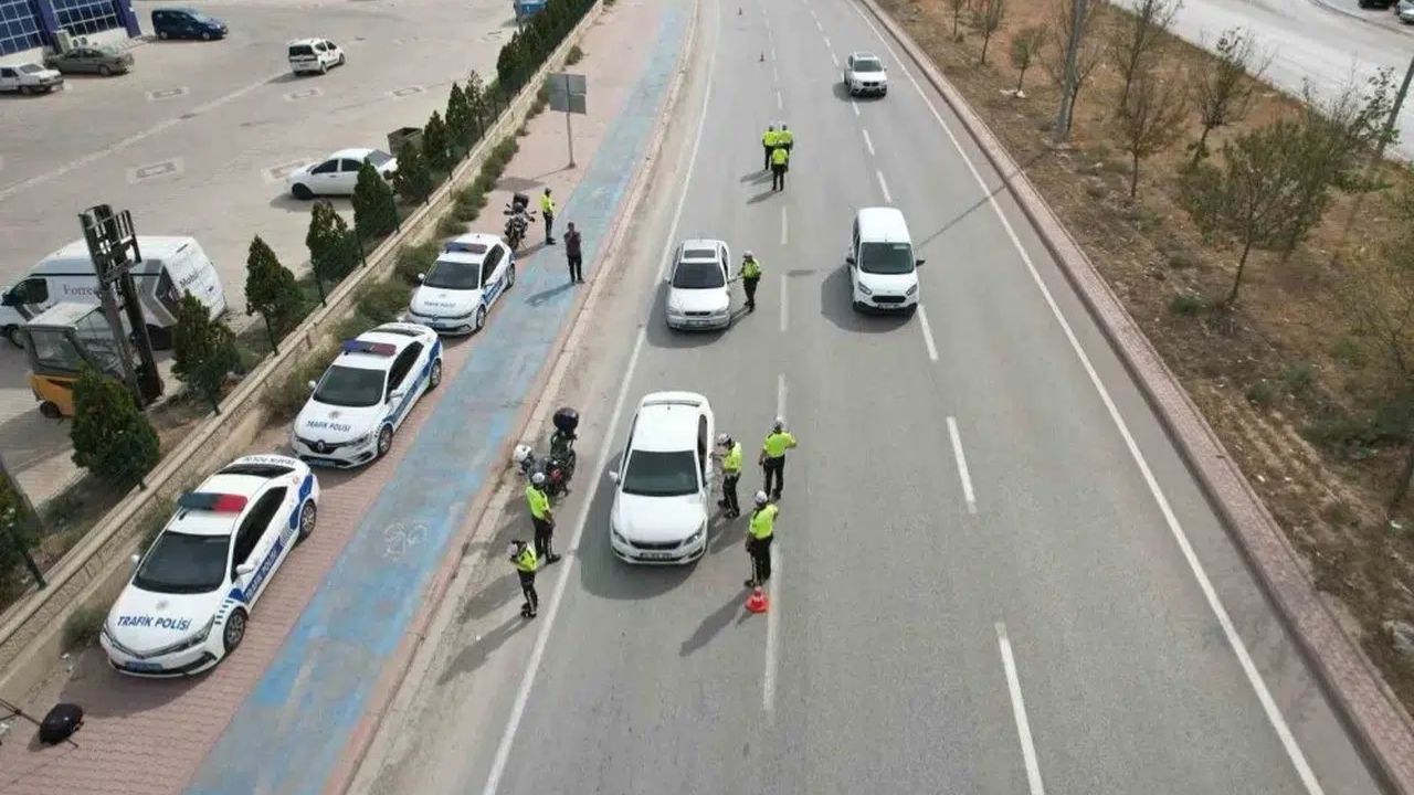 Konya'da Trafik Yarışı Yapan Sürücülere Ağır Cezalar