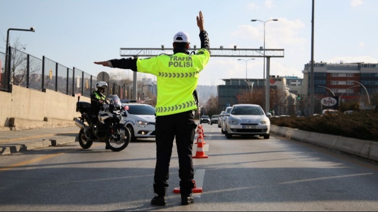 Muhalefetten tepki Karayolları Trafik Kanunu'na para trafiği diyerek karşı çıktılar. (1)