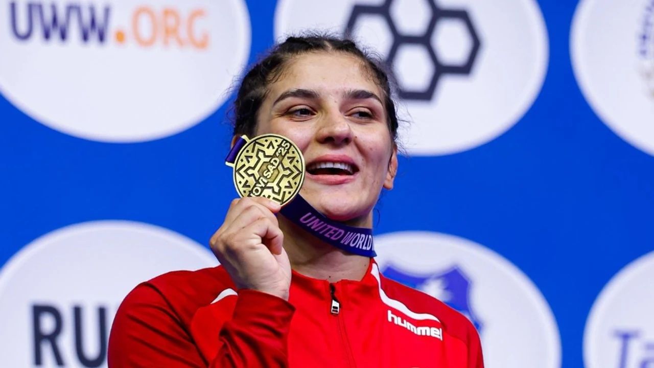 Nesrin Baş, Dünya 23 Yaş Altı Şampiyonası'nda Altın Madalya Aldı
