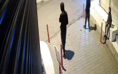 Adana’da 3 Kardeş Hırsızlık Yaparken Kameraya Takıldı