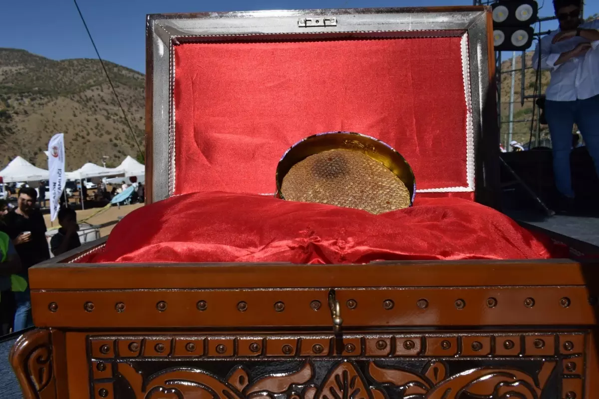 festivalde-acik-artirmaya-sunulan-1-kilo-saso-19120323_amp.jpg