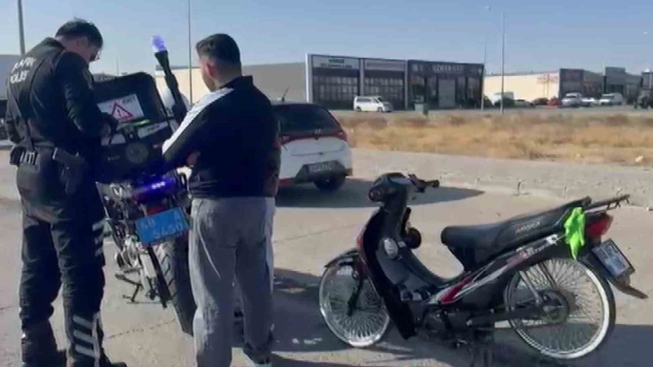Aksaray'da Abartı Egzozlu Motosikletçiye 9 Bin TL Ceza