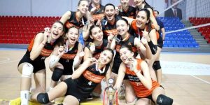 İzmir Ekonomi Üniversitesi Kadın Voleybol Takımı Zafer Kazandı