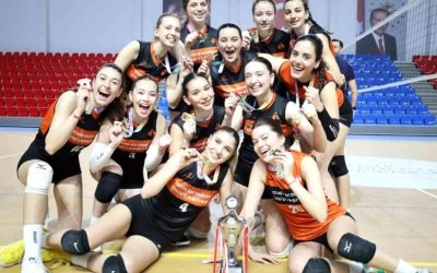 İzmir Ekonomi Üniversitesi Kadın Voleybol Takımı Zafer Kazandı