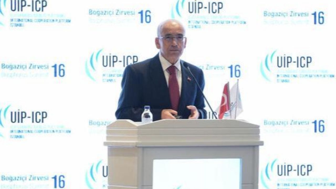 Şimşek, 16. Boğaziçi Zirvesi'nde ekonomi politikalarını değerlendirdi