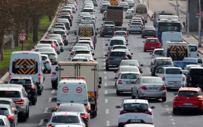 Gece yarısından itibaren benzin fiyatına zam yapılacak.