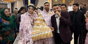 Aşiret Düğününde Para ile Süslenen Gelin ve Damat Şaşırttı