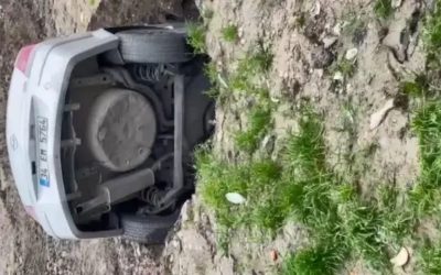Esenyurt’ta Park Halindeki Otomobili Çukur Yuttu: Araç Sahibinin Tepkisi Dikkat Çekti