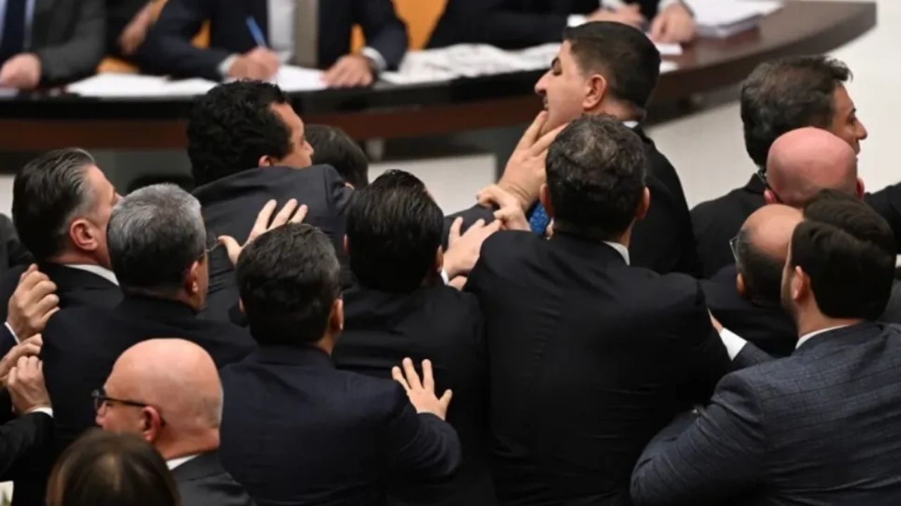TBMM’de Bütçe Tartışması Gerilime Döndü Milletvekilleri Arasında Arbede