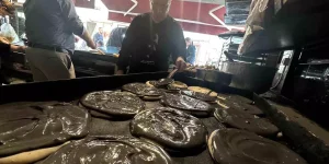 Bursa’da Siyah Susam Tahinli Pide Lezzeti!