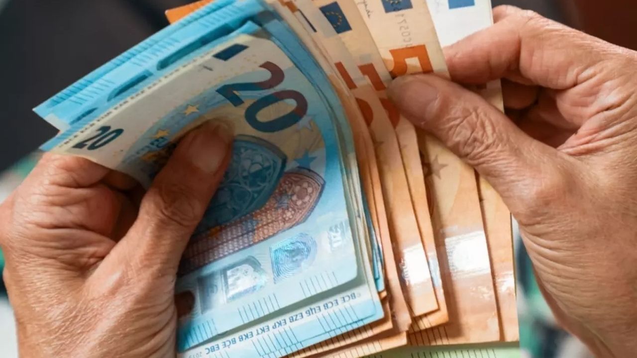 Bulgaristan euroya geçti, sıra diğer AB ülkelerinde